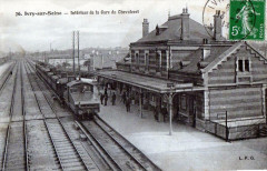 Ivry Sur Seine Interieur De La Gare Du Chevaleret (Train En Gare à Ivry-sur-Seine