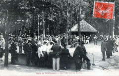 Carte postale ancienne Bois de Vincennes - Le Jeu de Boules
                                                                     à Paris 12e
                                