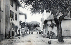 La Batie Divisin Rue Du Centre (cpa animée)