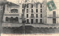Amelie Les Bains Entree Des Bains Hotel Des Thermes Romains