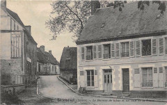 Saint Prive Le Bureau De Tabac Et Un Coin De La Place