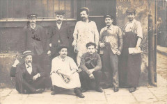 Paris XIe Carte Photo Postee Rue Du Chemin Vert Personnages En Gros Plan à Paris 11e