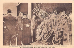 Carte postale ancienne Son Eminence Le Cardinal Verdier, Archevêque de Paris, devant le Stand de la Maison R. Saint-Calbre de Dax (Foire de Paris 1937)
                                                                     à Paris 15e
                                