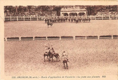 Saumur Ecole D´APPLICATION De Cavalerie La Joute Aux Plumets à Saumur