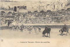 Course De Taureaux Entree Des Cuadrillas