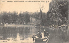 Paris Buttes Chaumont Les Bateaux Passeurs à Paris
