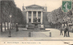 Pont L'Eveque Place Du Palais De Justice