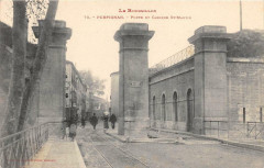 Perpignan Porte Et Caserne Saint-Martin à Perpignan
