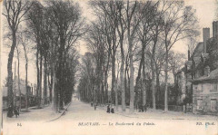 Beauvais Le Boulevard Du Palais à Beauvais