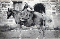D'Huelgoat A Carhaix La Petite Vachere Et Son Fringant Coursier à Huelgoat
