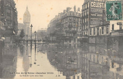 Carte postale ancienne La Crue de la Seine (Janvier 1910) - La Rue de Lyon sous l'eau
                                                                     à Paris 12e
                                