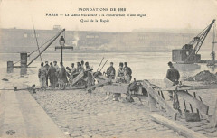 Paris Inondations Le Genie Travaillant A La Construction D'Une Digue Rape à Paris