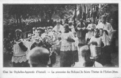 Chez les Orphelins-Apprentis d'Auteuil - La procession des Reliques de Sainte Thérèse de l'Enfant-Jésus à Paris 16e