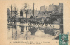Paris inondé, Janvier 1910 - Rue de la Convention - Evacuation des malades à Paris 15e
