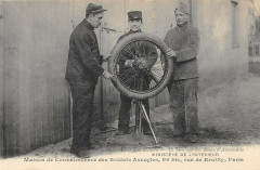 Maison de Convalescence des Soldats Aveugles - rue de Reuilly - Les Métiers - Le Montage des Roues d'Automobiles à Paris 12e