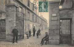 Le Bourget Cour Du Parc au Bourget