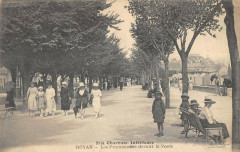 Royan Les Promenades Devant La Poste à Royan