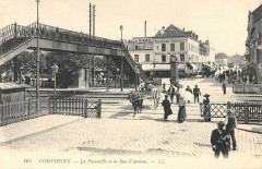 Compiegne La Passerelle Et Rue D'Amiens à Compiègne