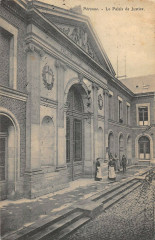 Peronne Le Palais De Justice à Péronne