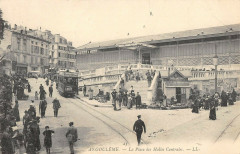 Angouleme La Place Des Halles Centrales à Angoulême
