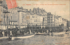 Toulon Le Quai Arrivee Des Permissionnaires D'Escadre à Toulon