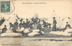 Camp De Sissonne Emplissage Des Paillasses à Sissonne
