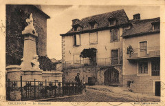 Cruejouls Le Monument -
													12 Aveyron
												
