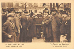 Les Petits Métiers de Paris - Le Camelot du Boulevard à Paris