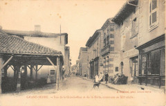 Grand Serre Vue De La Grand Rue Et De La Halle -
													26 Drôme
												