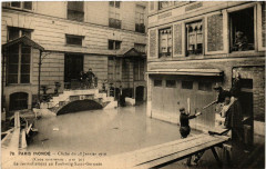 Paris Le ravitaillement au Fb Saint-Germain Inondations 1910 à Paris