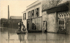 Carte postale ancienne Inondations de Janvier 1910 - Sauvetage rue Félicien David
                                                                     à Paris 16e
                                