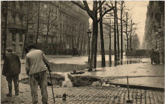 Paris Une source Bd Haussmann Inondations 1910 à Paris