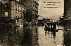Carte postale ancienne Le XVe Arrondissement inondé (Janvier 1910) - L'Avenue Emile Zola (près la Place Beaugrenelle)
                                                                     à Paris 15e
                                
