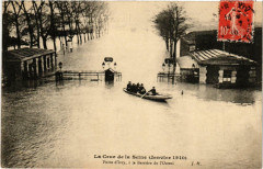 Carte postale ancienne La Crue de la Seine (Janvier-Février 1910) - Porte d'Ivry, à la Barrière de l'Octroi
                                                                     à Paris 13e
                                