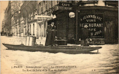 Paris La rue de Lille et la Rue de Poitiers Inondations 1910 à Paris
