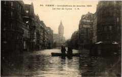 Carte postale ancienne Inondations de janvier 1910 - La rue de Lyon
                                                                     à Paris 12e
                                
