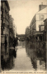 Carte postale ancienne Inondations de Paris (Janvier 1910) - Rue de Lourmel
                                                                     à Paris 15e
                                