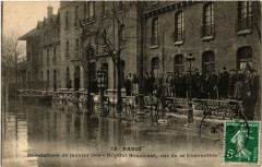 Carte postale ancienne Inondations de janvier 1910 - Hôpital Boucicaut, rue de la Convention
                                                                     à Paris 15e
                                