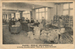 Carte postale ancienne Ecole Universelle - Le bureau de poste spécial
                                                                     à Paris 16e
                                