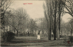 Carte postale ancienne Un Coin du Square Tenon
                                                                     à Paris 20e
                                
