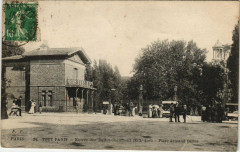 Carte postale ancienne Entrée des Buttes-Chaumont
                                                                     à Paris 19e
                                