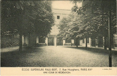 Carte postale ancienne Ecole Supérieure Paul-Bert - Une Cour de Récréation
                                                                     à Paris 14e
                                