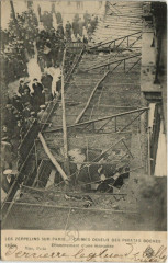 Carte postale ancienne Les Zeppelins Sur Paris effondrement d'une marquise
                                                                     à Paris
                                