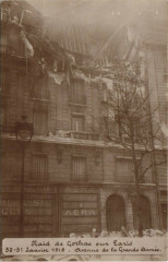 Carte postale ancienne Avenue de la Grande Armée - Raid de Gothas sur Paris
                                                                     à Paris 17e
                                