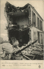 Carte postale ancienne Les Zeppelins Sur Paris La Maison du Brigadier Bidault
                                                                     à Paris
                                