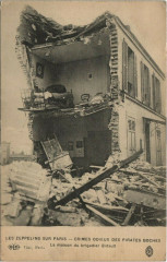 Carte postale ancienne Les Zeppelins Sur Paris La Maison du Brigadier Bidault
                                                                     à Paris
                                