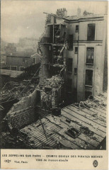 Carte postale ancienne Les Zeppelins Sur Paris Cote de maison éboulé
                                                                     à Paris
                                