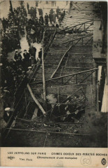 Carte postale ancienne Les Zeppelins Sur Paris effondrement d'une marquise
                                                                     à Paris
                                