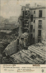 Carte postale ancienne Les Zeppelins Sur Paris Cote de maison éboulé
                                                                     à Paris
                                