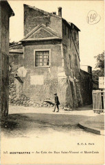 Carte postale ancienne Montmartre - Un coin des rues du Mont-Cenis et Saint-Vincent
                                                                     à Paris 18e
                                